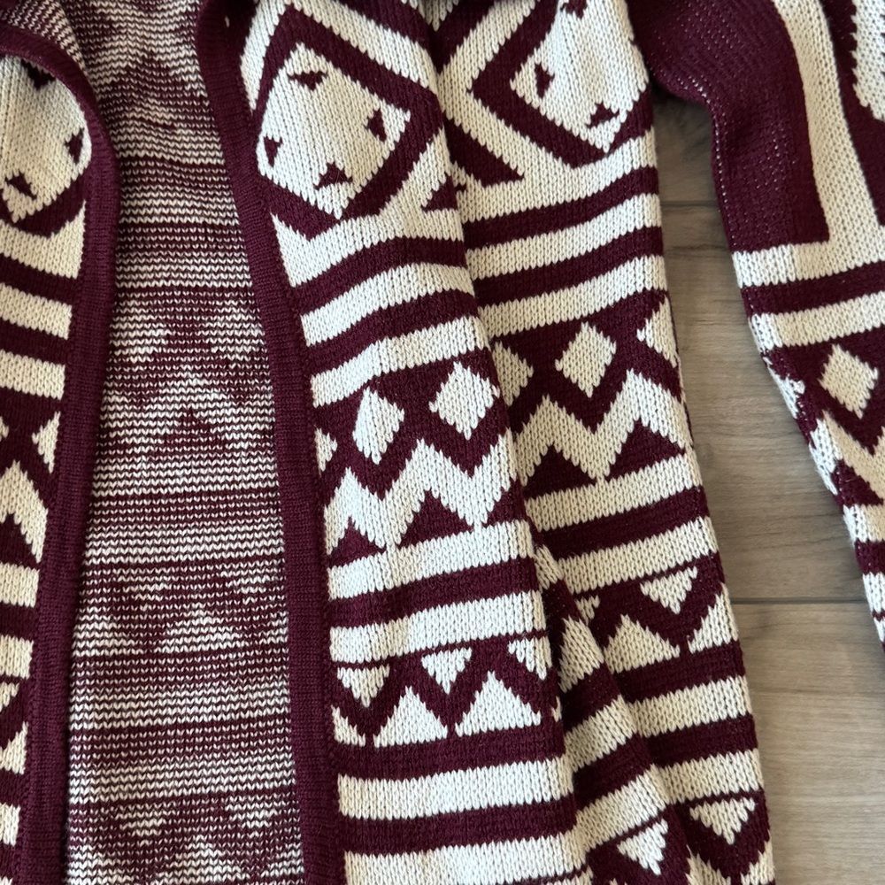 Kate Collection Women's Burgundy and Cream Geometric Cardigan Size Small - Picture 3 of 9